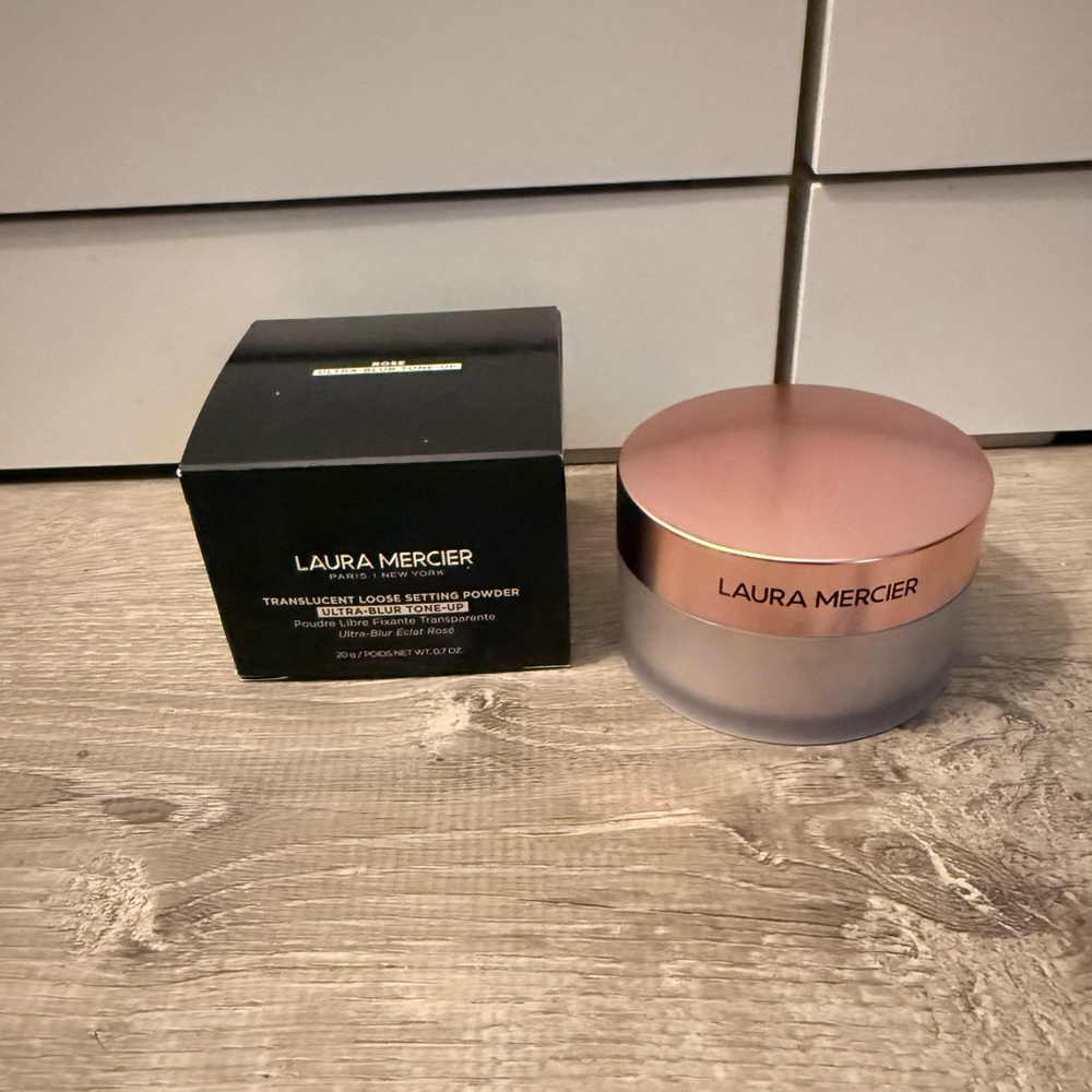 Laura Mercier Translucent Loose Talc-Free Setting Powder Ultra-Blur - Rose - Picture 2 of 10